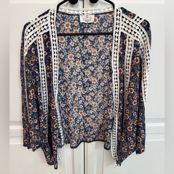 Ember Sweaters - Floral Cottagecore Blue and White Open Cardigan with Lace Size M.